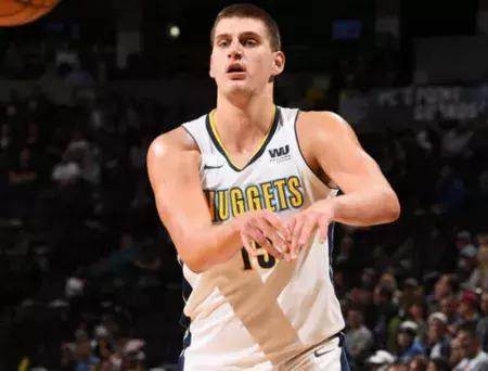 曼城中场罗德里伤愈复出，金球奖得主有望本赛季回归赛场.